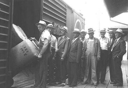 Hop bales being shipped by rail from Donald in 1944 [Photo courtesy Oregon Historical Photo Collection, Salem Public Library]