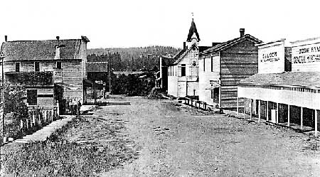 Butteville Street looking north to the river in 1910. [Photo courtesy Friends of Historic Champoeg]
